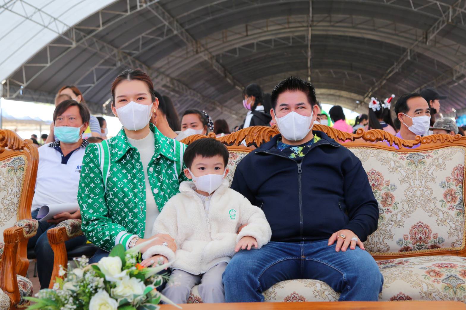  "ธรรมนัส" นำ "น้องอิ่มบุญ" ลูกชายร่วมงานวันเด็กแห่งชาติ บรรยากาศคึกคัก สนุกสนาน เป็นกันเอง