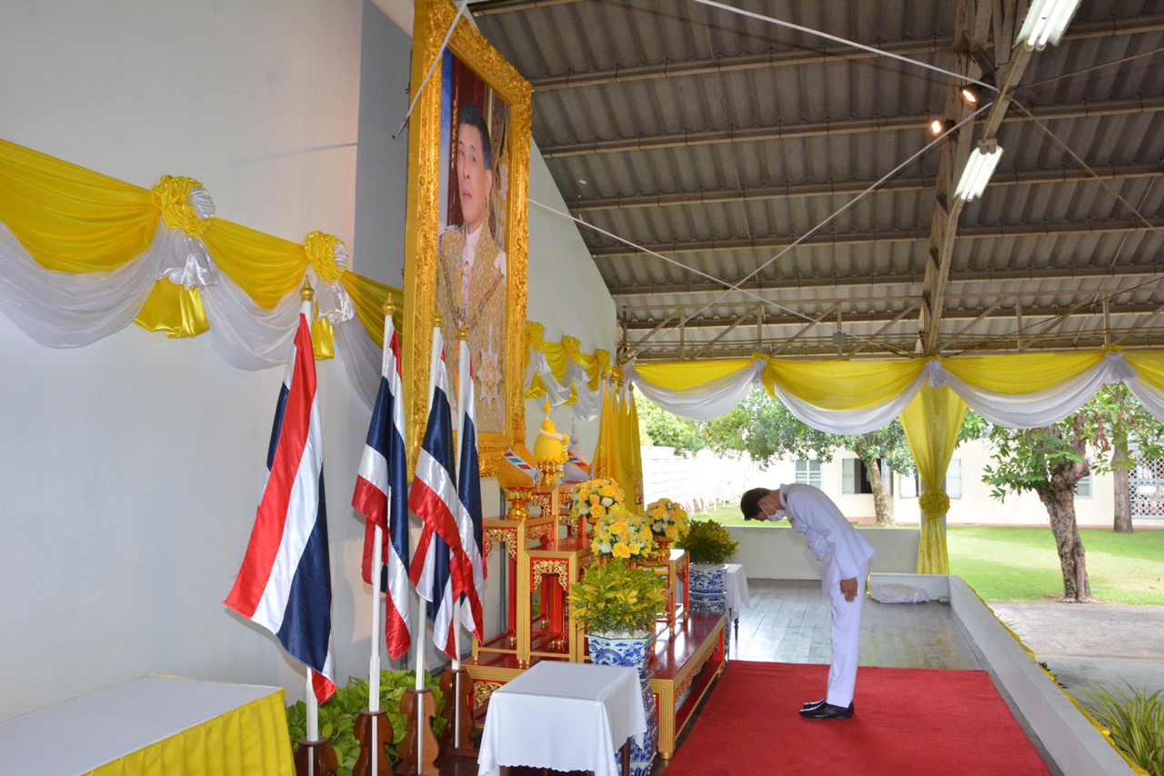 ผู้ว่าฯอยุธยา นำข้าราชการ พสกนิกรทุกหมู่เหล่า ลงนามถวายพระพรชัยมงคล ณ พระราชวังบางปะอิน