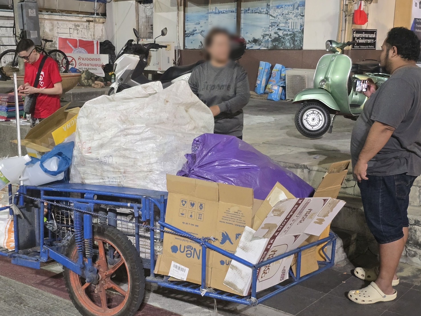 สาวใหญ่ เก็บของเก่าช้ำใจ ถูกขโมยเงินก้อนสุดท้าย ไร้เงินประทังชีวิต