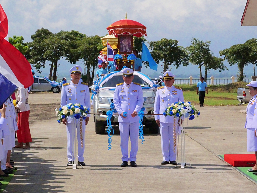 ผวจ.พะเยา มอบเงินขวัญถุงพระราชทานกองทุนแม่ของแผ่นดิน