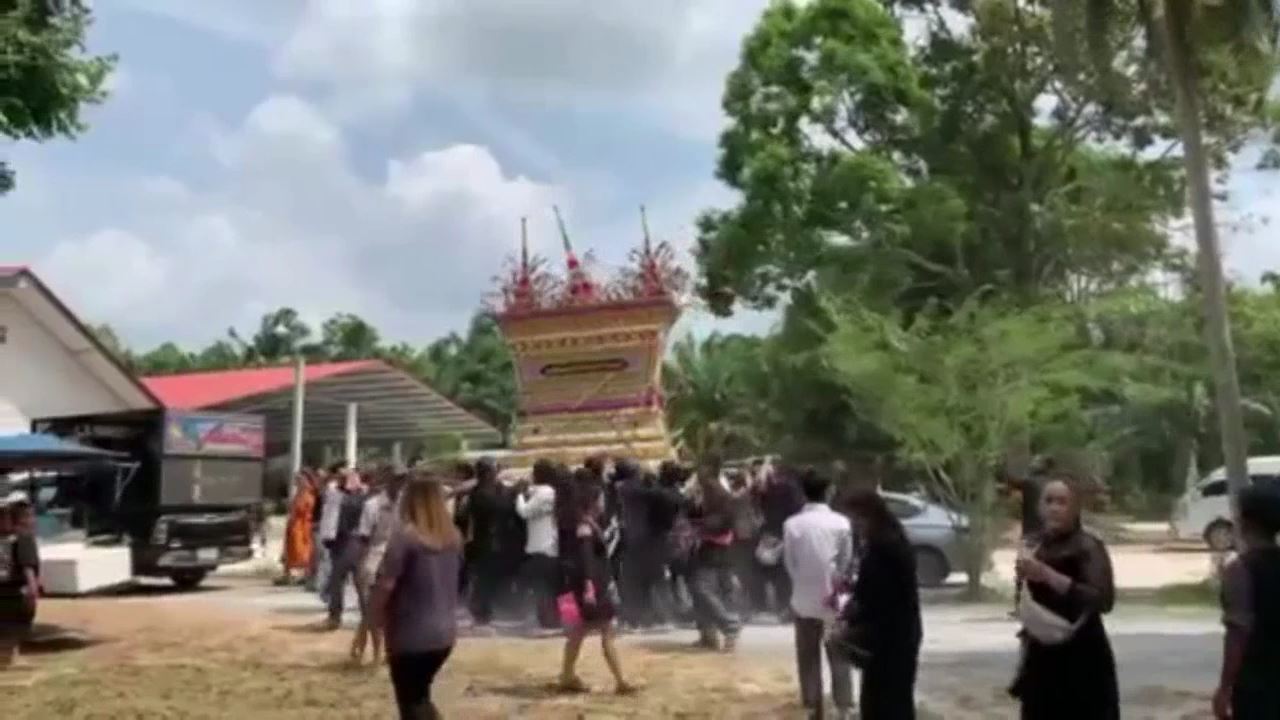  รำวงครื้นเครงแห่ศพผู้เฒ่าเข้าวัด ลูกระบุต้องการเปลี่ยนบรรยากาศไม่ให้โศกเศร้า