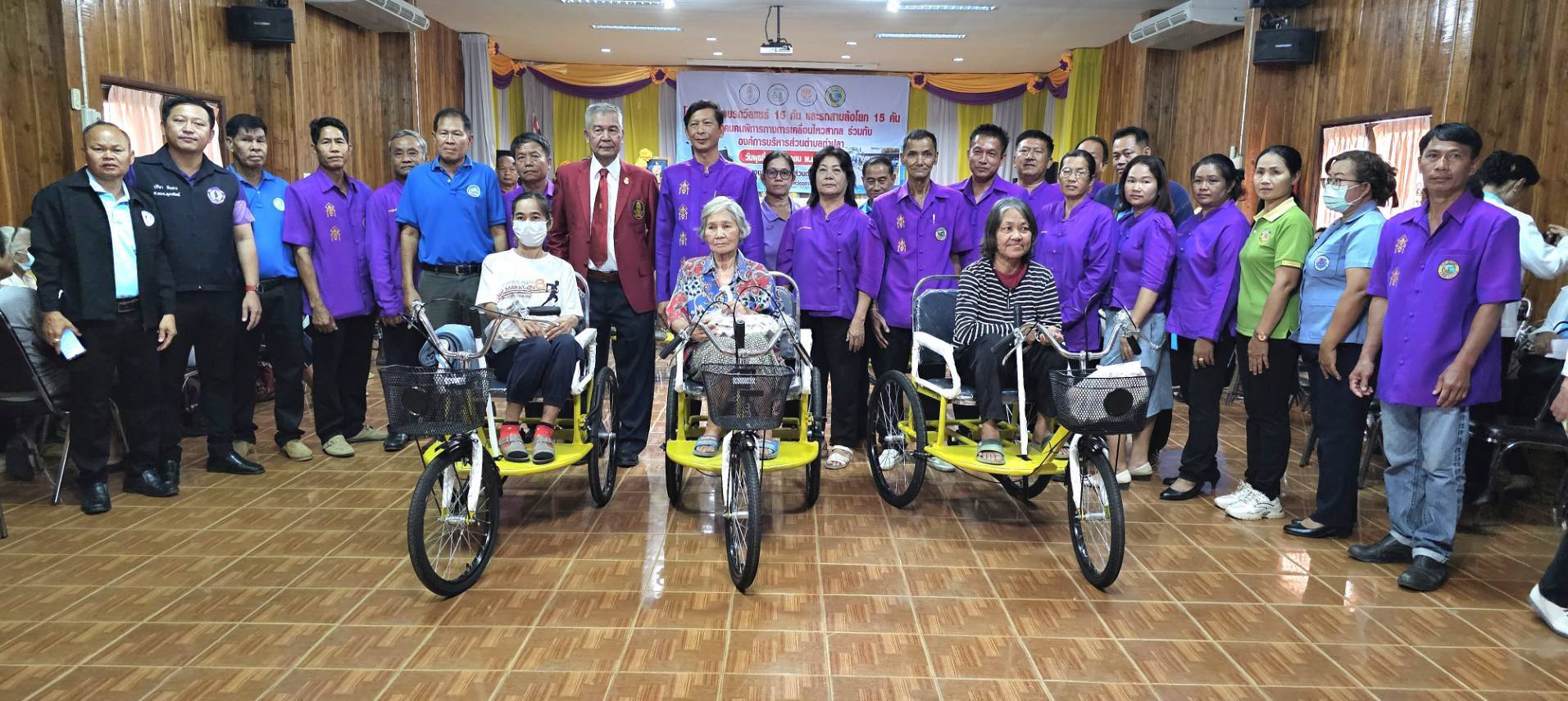 สภาสังคมสงเคราะห์ฯ มอบถุงยังชีพพระราชทาน-รถวีลแชร์ -รถสามล้อโยก ช่วยคนพิการ ในเขตพื้นที่ อบต.ท่าปลา