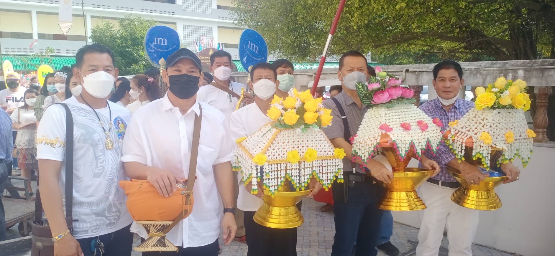 ‘โหน่ง ชะชะช่า’ พร้อมคณะร่วมบุญกฐินวัดท่าทราย จ.นครนายก กองละ 599 บาท