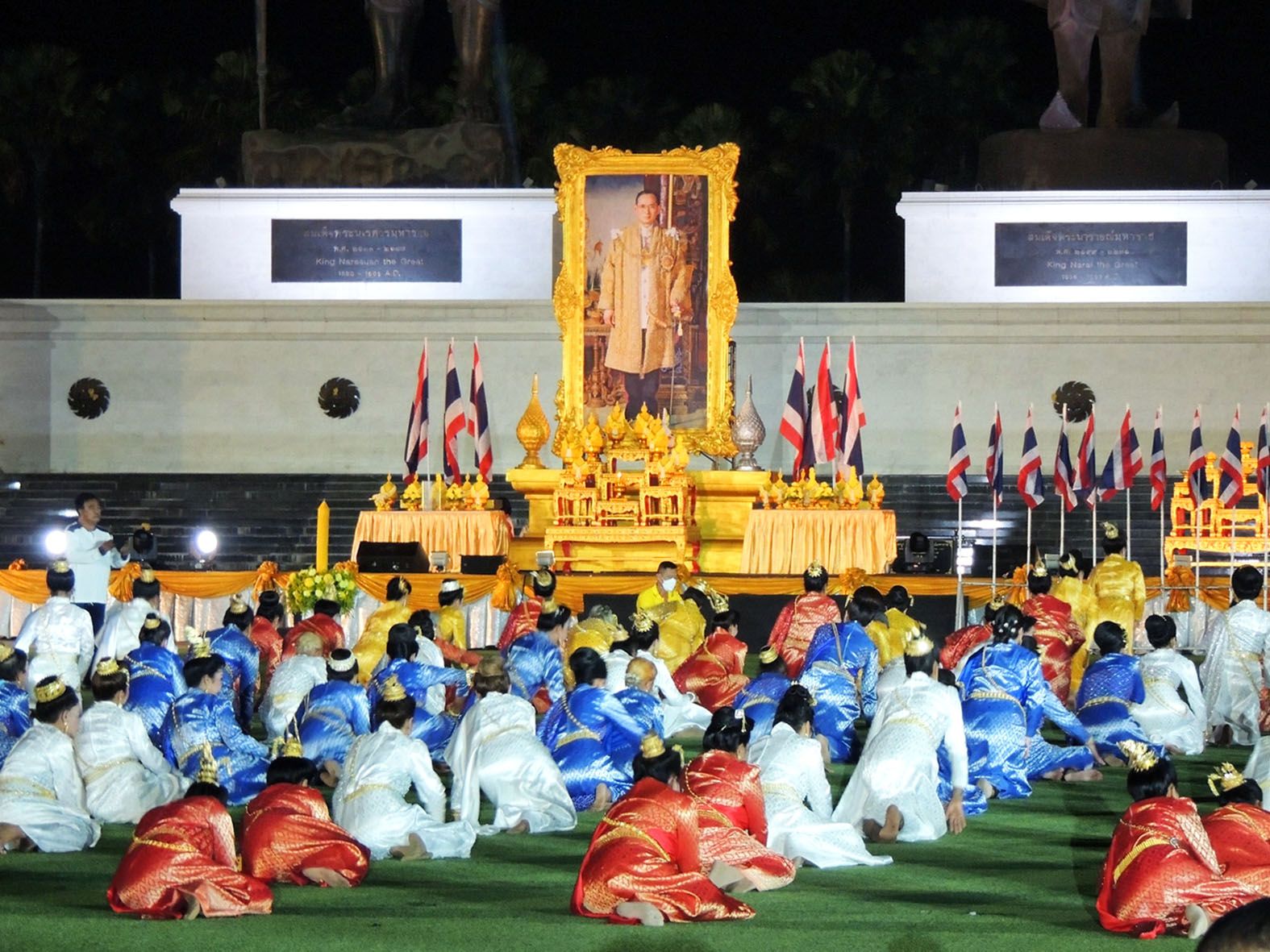 นางรำนับร้อยชีวิตร่วมรำถวาย “ในหลวง ร.9” ที่อุทยานราชภักดิ์ หัวหิน