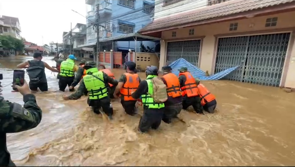 กองทัพบก ระดมสรรพกำลังและยุทโธปกรณ์เข้าช่วยเหลือพี่น้องประชาชน ประสบอุทกภัย จ.เชียงราย