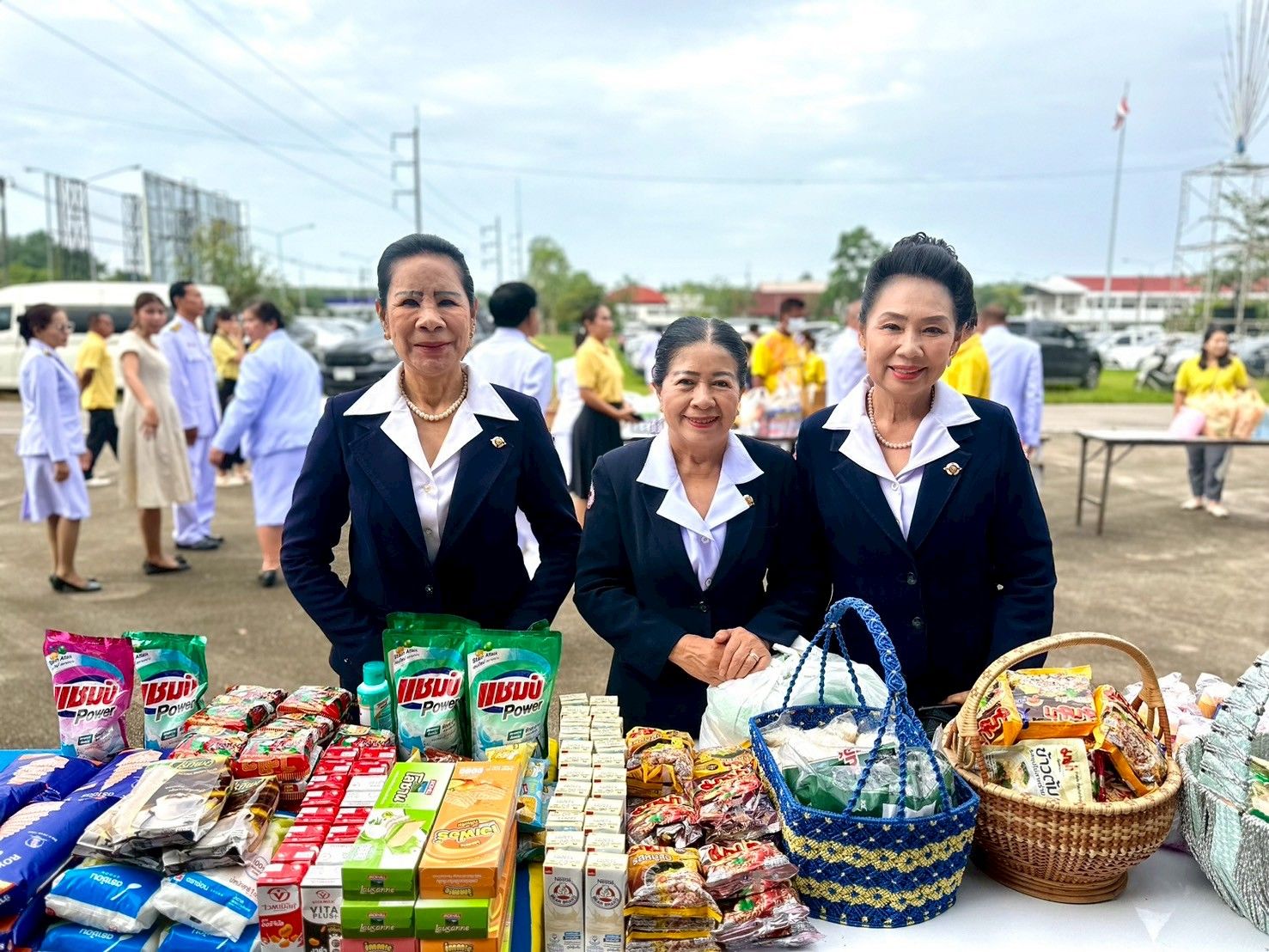 อำเภอแกลงจัดพิธีทำบุญตักบาตรถวายพระราชกุศลเนื่องในวันเฉลิมพระชนมพรรษา