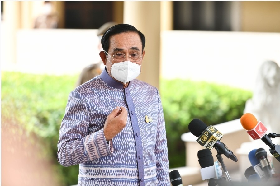 "นายกฯ" สั่งจับตาสถานการณ์ "โอไมครอน" เข้มข้น ให้ถอดบทเรียน "คลัสเตอร์กาฬสินธุ์" ขอปชช.ดูแลตัวเอง รับผิดชอบต่อสังคม