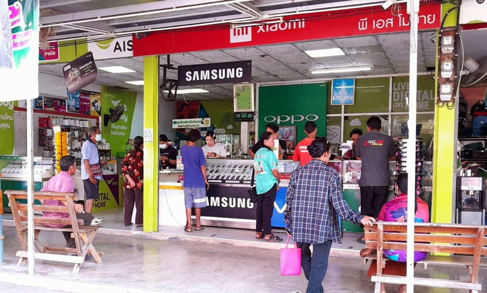 ชาวชัยภูมิแห่ซื้อสมาร์ทโฟนใหม่ รับสิทธิ์ “ไทยช่วยไทยพลัส” 4,000 บาท