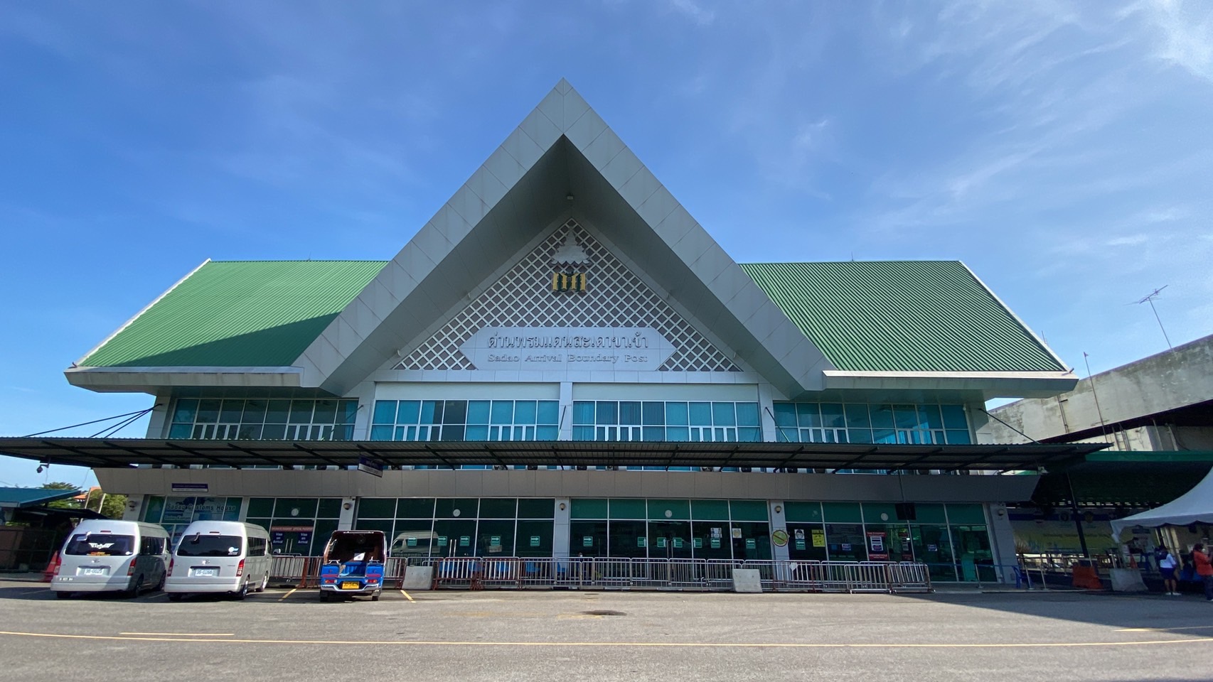 รถบัส 'หาดใหญ่-กัวลาลัมเปอร์' ยังเงียบเหงา   ค่าธรรมเนียมเข้าประเทศสูง