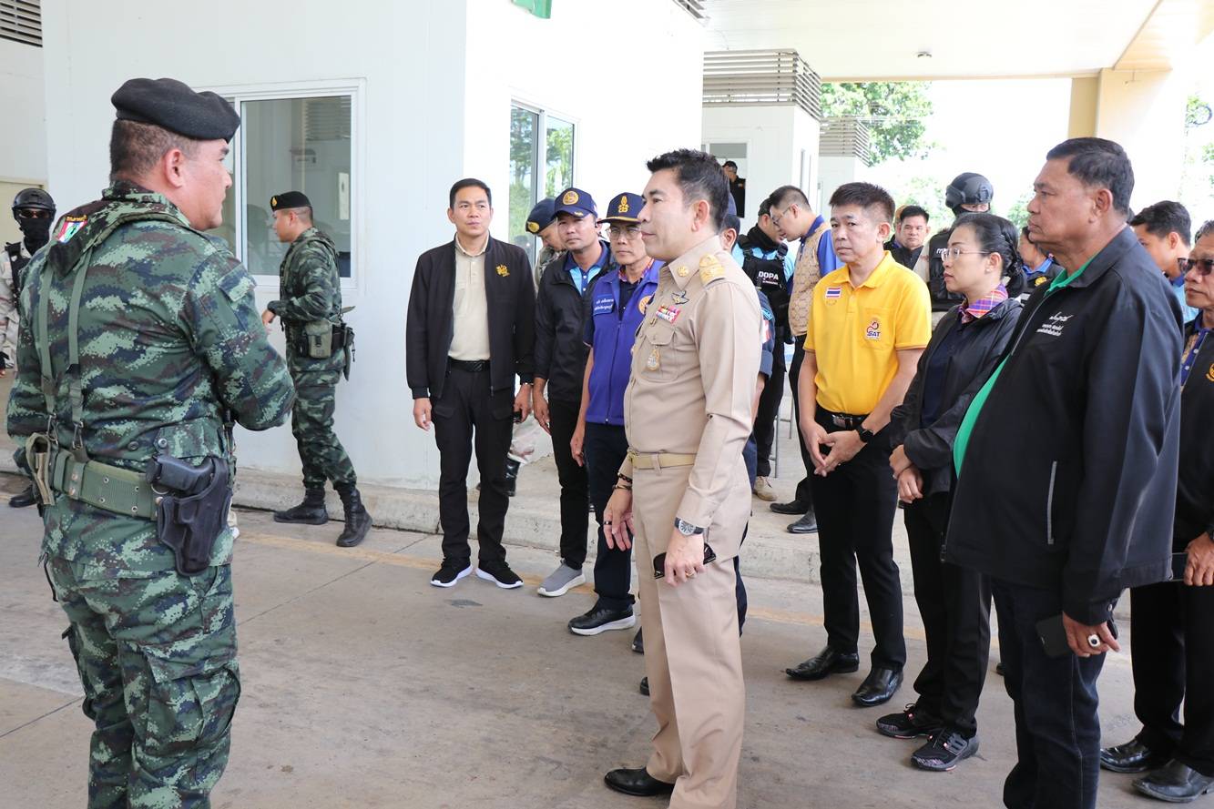 พ่อเมืองกาญจนบุรี ลงพื้นที่ตรวจติดตามสถานการณ์ ชายแดนไทย-เมียนมา บริเวณบ้านพุน้ำร้อนตำบลบ้านเก่า
