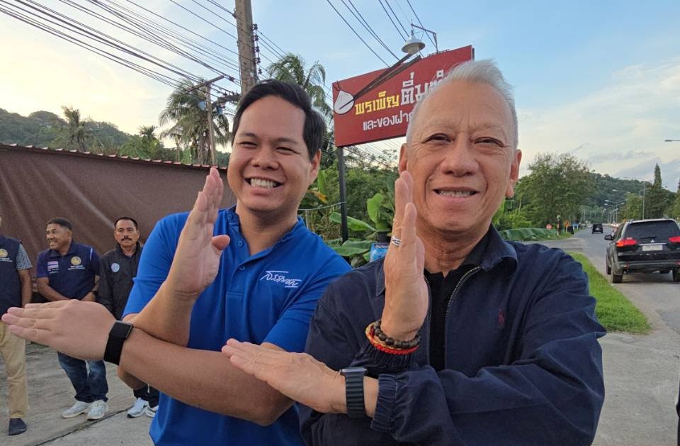 ‘พิพัฒน์–สรรเพชญ’ ฟิตวันหยุด ลุยเกาะยอ รับฟังปัญหาน้ำท่วมซ้ำซาก กระทบเลี้ยงปลากะพง–โฮมสเตย์ วอนรัฐเร่งเยียวยา
