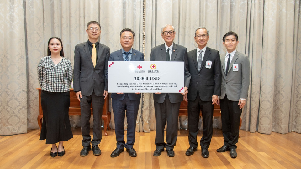 เลขาธิการสภากาชาดไทย มอบเงินช่วยเหลือแก่สภากาชาดจีนจากผลกระทบด้านวาตภัย