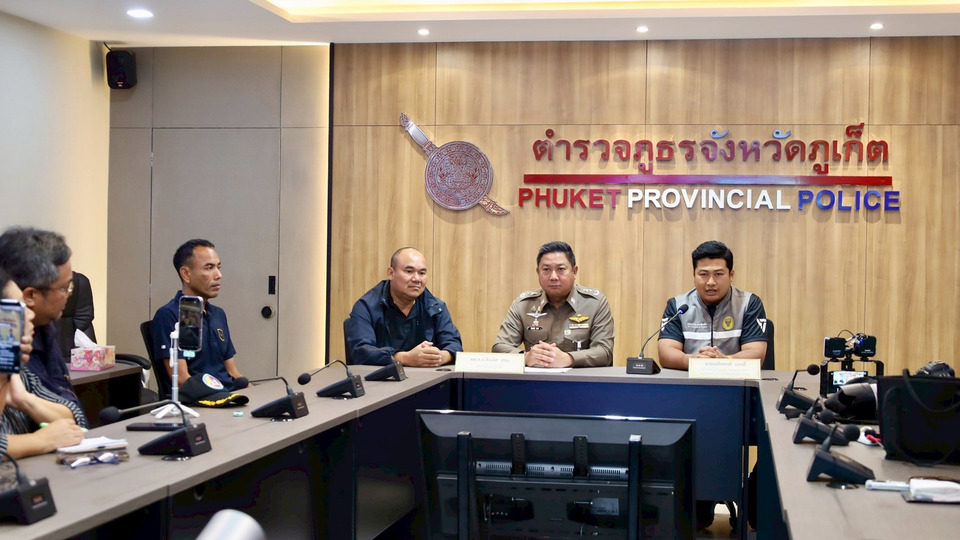 รวบชาวรัสเซีย ติดสติกเกอร์โฆษณายาเสพติด หลังหนีกบดานเกาะสมุย 