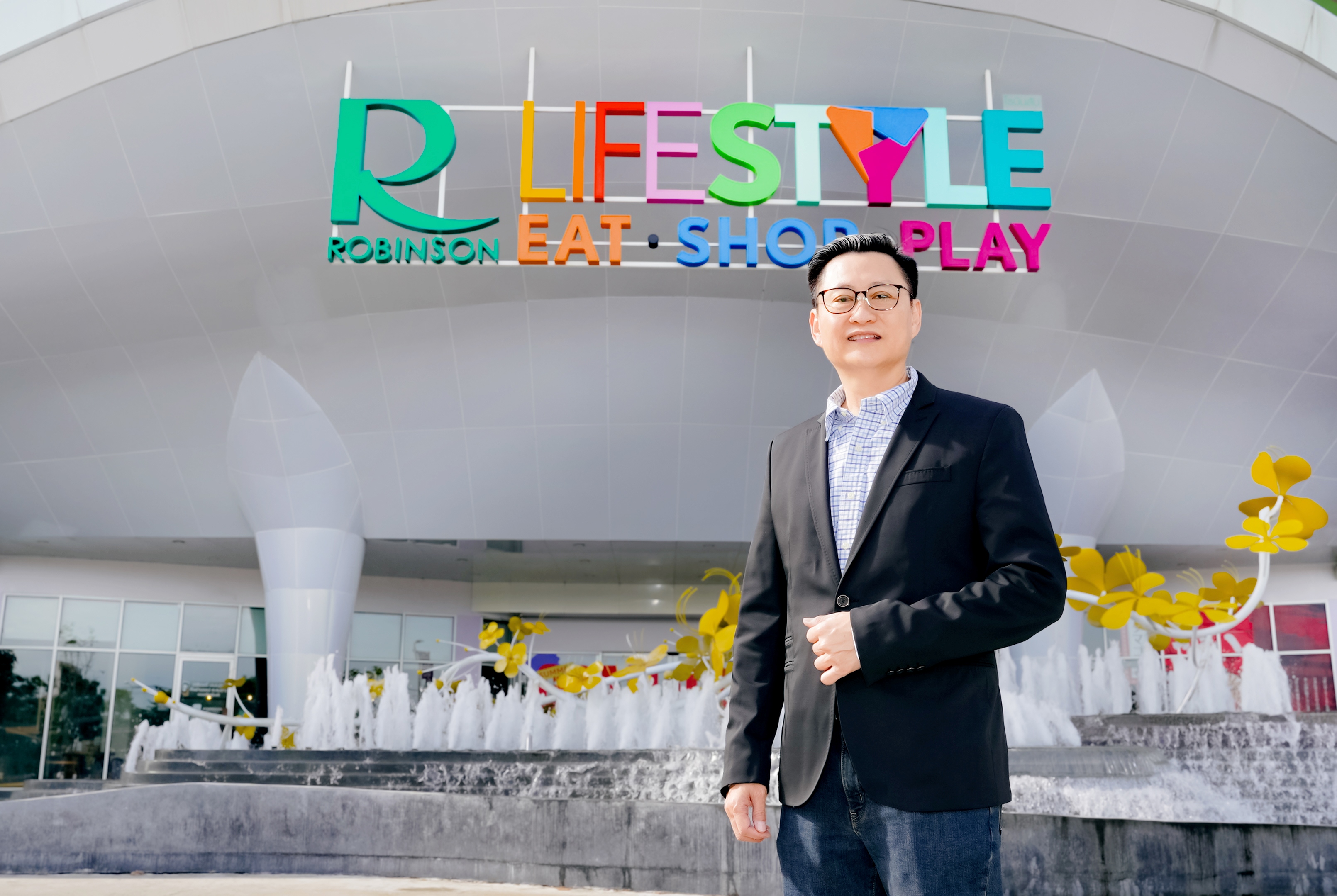 โรบินสันไลฟ์สไตล์ เดินหน้าสู่เป้าหมาย Net Zero ติดตั้งโคมไฟถนนพลังงานแสงอาทิตย์อัจฉริยะ ทุกสาขาทั่วประเทศ สนับสนุนพลังงานสะอาด