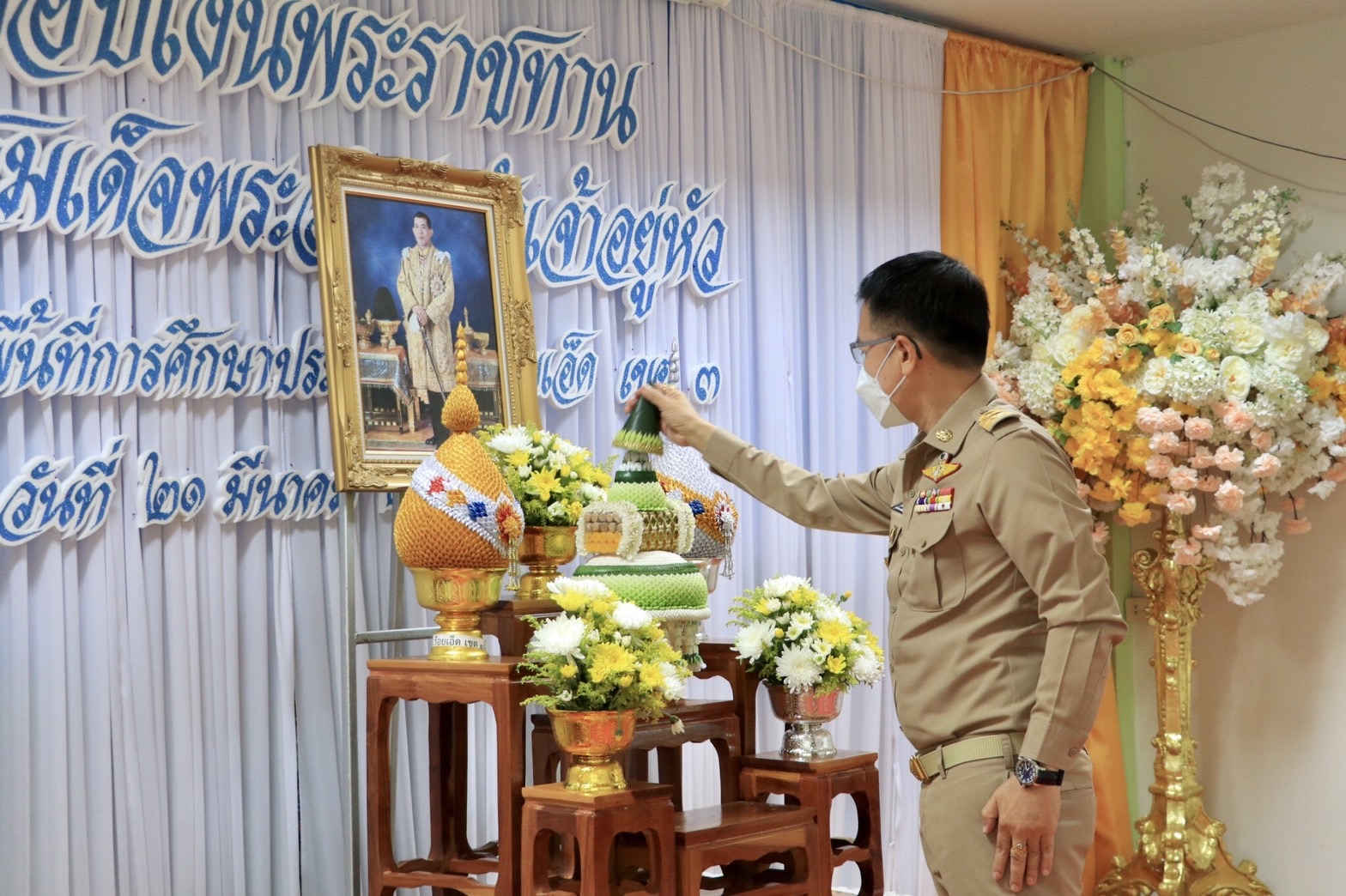 ร้อยเอ็ดจัดพิธีมอบเงินพระราชทานในหลวง  แก่สถานศึกษาที่ปรับเป็นโรงพยาบาลสนาม 