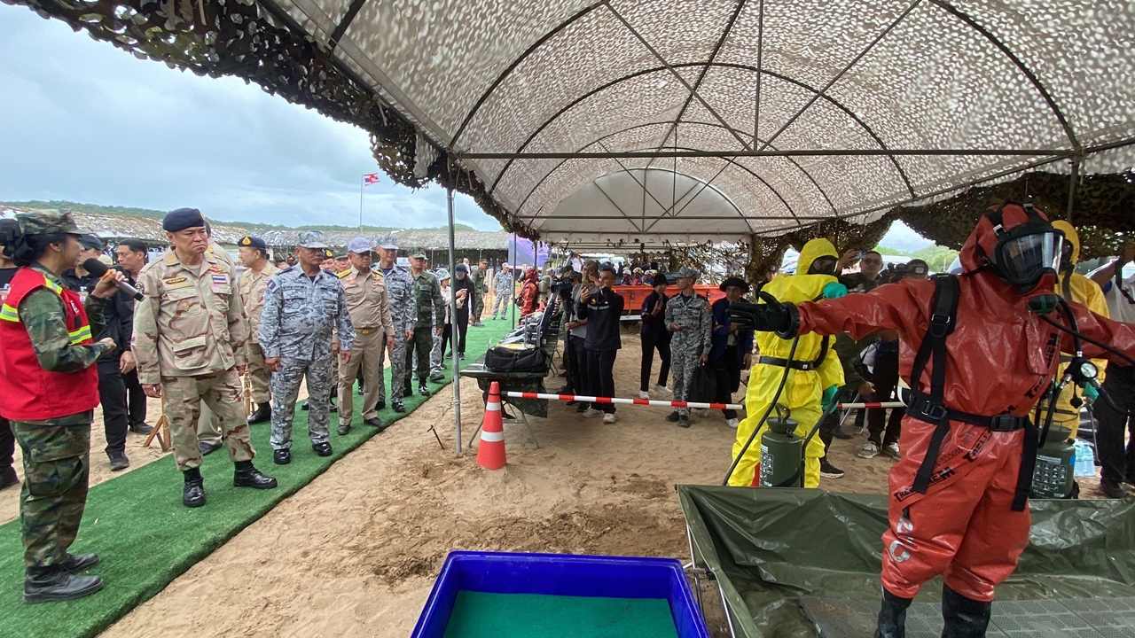 นายกฯ ตรวจความพร้อมรบกองทัพเรือ ชูภารกิจป้องกันประเทศ-ช่วยประชาชนรับภัยพิบัติ