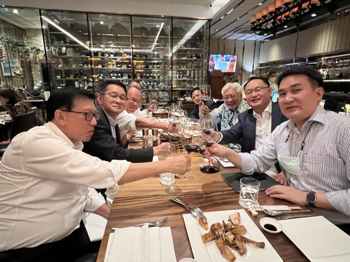 เอ๊ะยังไง ! "กลุ่ม16ส.ส." ดอดกินข้าว "แกนนำเพื่อไทย" ถกข้อมูลเตรียมเขย่า "นายกฯ" ในศึกซักฟอก 