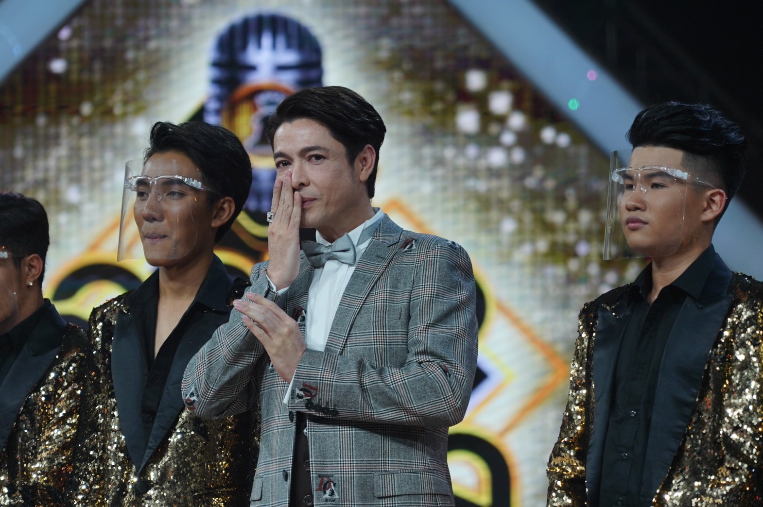แสนตรึงใจ “ก๊อท จักรพันธ์” ซึ้งเพลง ปล่อยโฮหนักกลางรายการ-พร้อมเผยหน้า “8 คนสุดท้าย” เดือดไฟลุกสมศักดิ์ศรีเวที “ลูกทุ่งไอดอล”