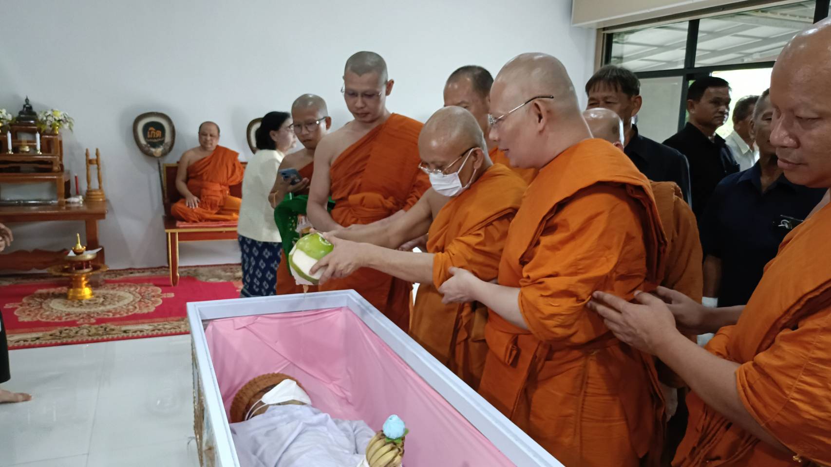 หนองคาย แปลกแต่จริง เผาแล้ว “ตากล้วย อายุยืน” 120 ปี ตามความเชื่อท้องถิ่น แก้เคล็ดก่อนเปิดใช้เมรุหลังใหม่