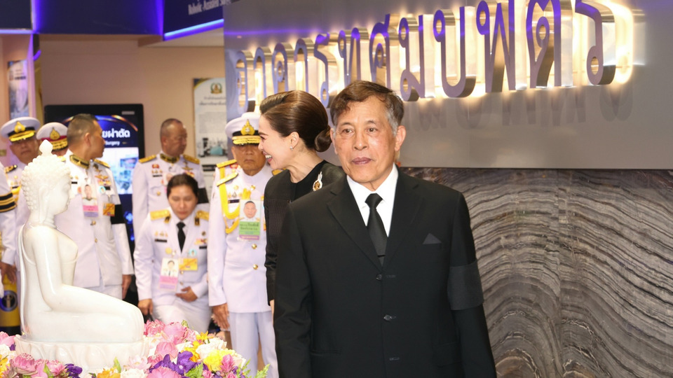 "ในหลวง-พระราชินี" เสด็จฯเปิดอาคารทศมบพิตร และทอดพระเนตรนิทรรศการ "นาวีเวชบริรักษ์” พระราชหฤทัยทรงห่วงใยสุขอนามัยประชาชนทุกหมู่เหล่า