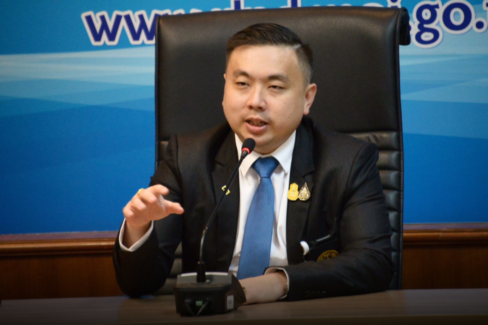“สามารถ” อัด “พริษฐ์-ปดิพัทธ์” ยื่นเอาผิดจริยธรรม “บิ๊กป้อม” ให้ดูเงาหัวคนในพรรคตัวเองก่อน