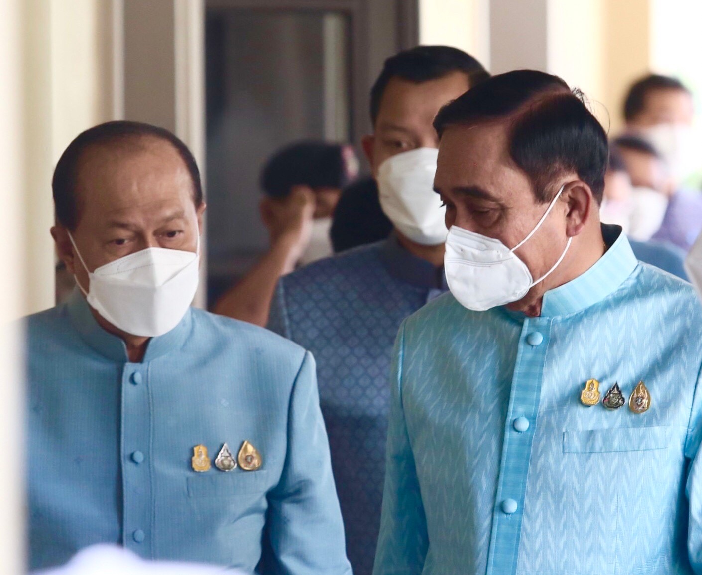 “บิ๊กตู่-บิ๊กป๊อก” พูดคุยก่อนประชุม หลังมีข่าวลือปรับ ครม.