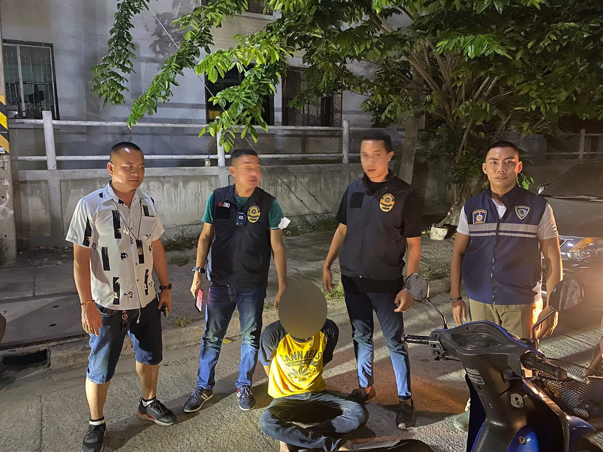 สืบ ภ.2 และสืบ สภ.หนองขามรวบ"บอล  พนัสนิคม" กระชากสร้อย จนมุมเพราะรอยสักรูปหน้าปีศาจ