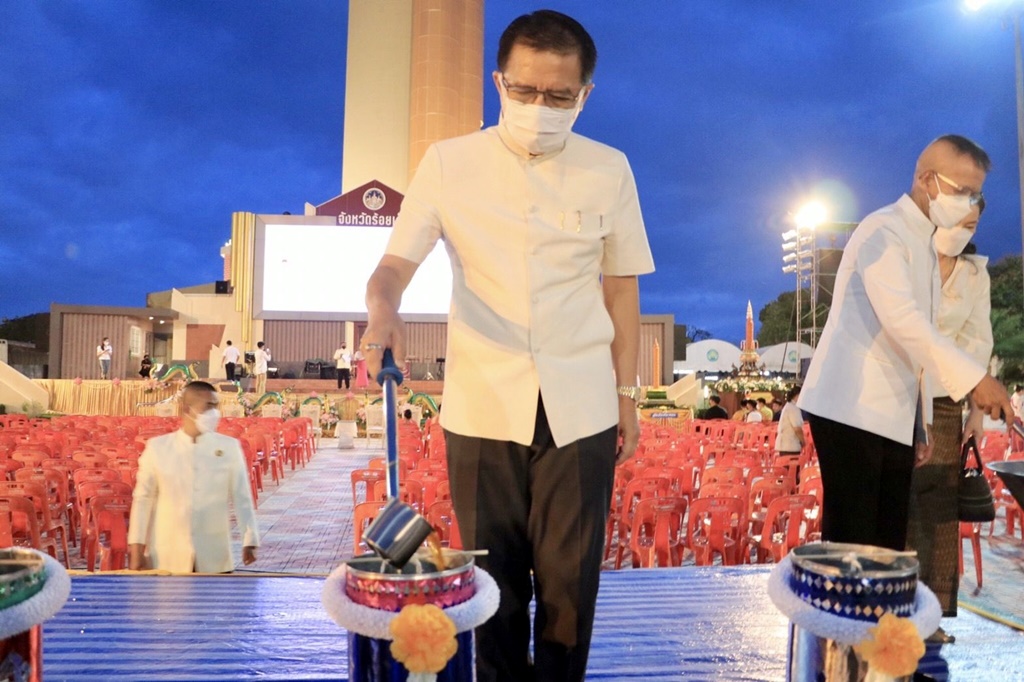 พ่อเมืองร้อยเอ็ด เปิดงานประเพณีสืบสานตำนานเทียนพรรษา 101 ประจำปี 2565