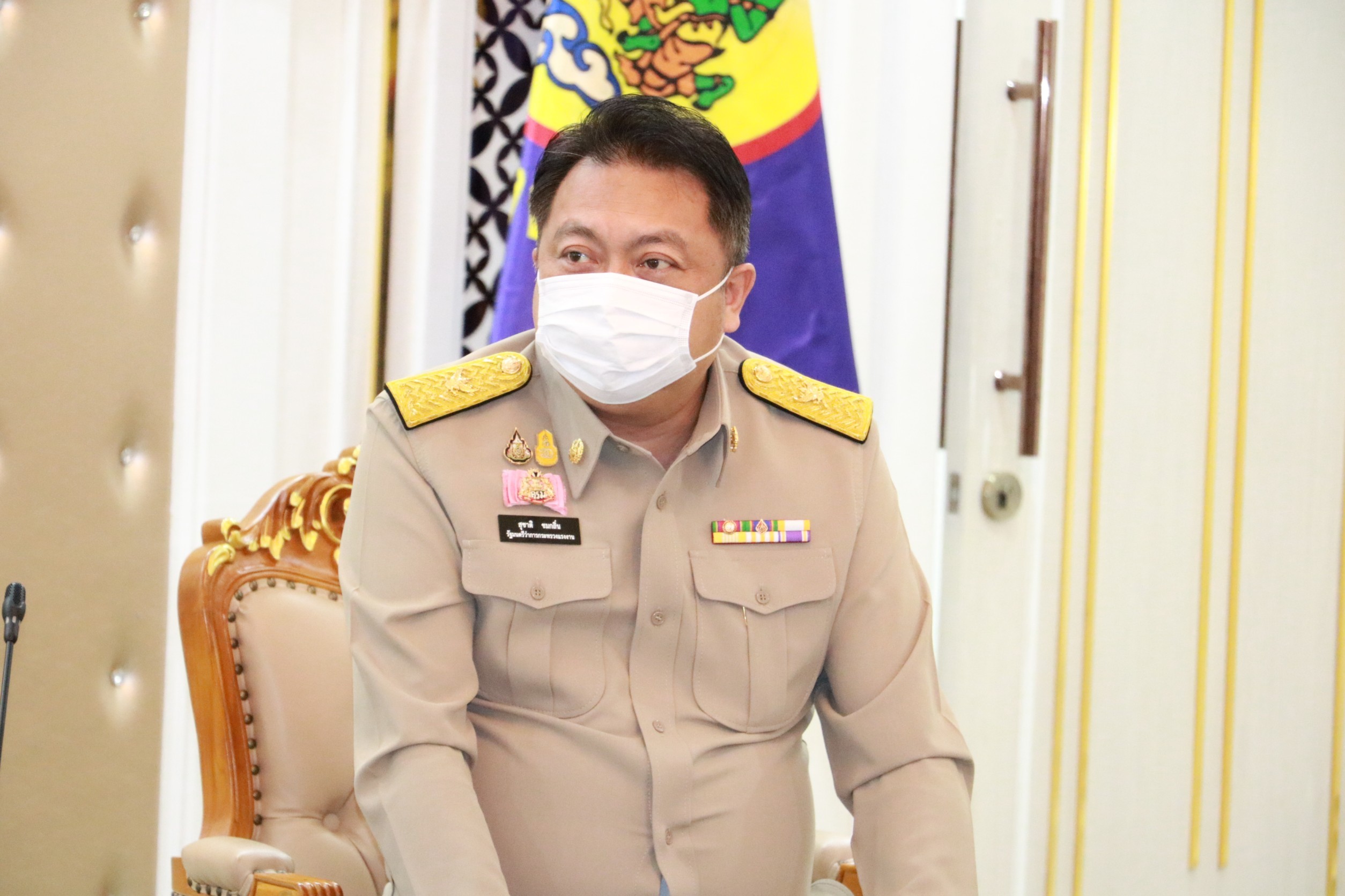 รมว.เฮ้ง สั่ง "กกจ." เร่งนายจ้างลงทะเบียนโครงการช่วยเอสเอ็มอี จ่ายแทนนายจ้าง 3 พันบาทนาน 3 เดือน