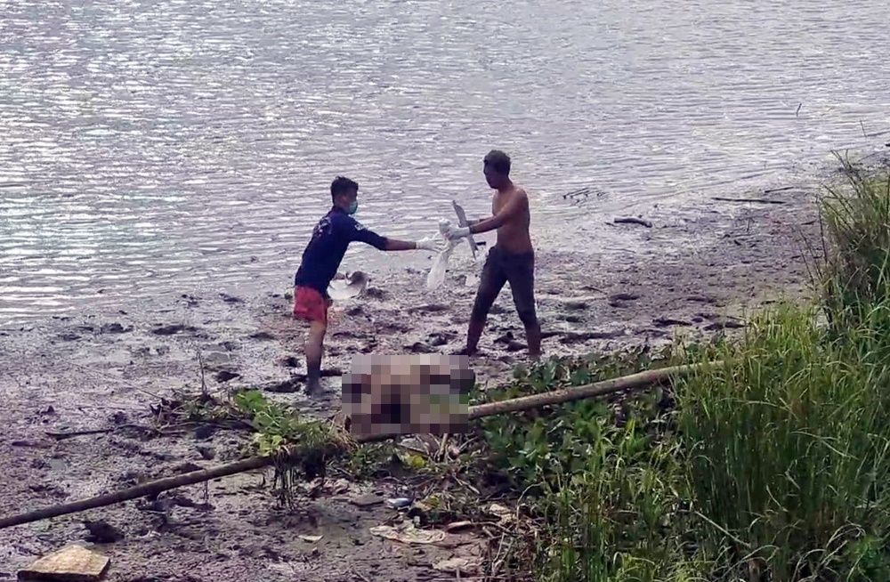 หนุ่มงมหาหอยผงะ!! เจอศพชายนิรนามโผล่ในน้ำแม่กลอง ชันสูตรไม่พบบาดแผล ตร.เร่งสืบหาประวัติ 