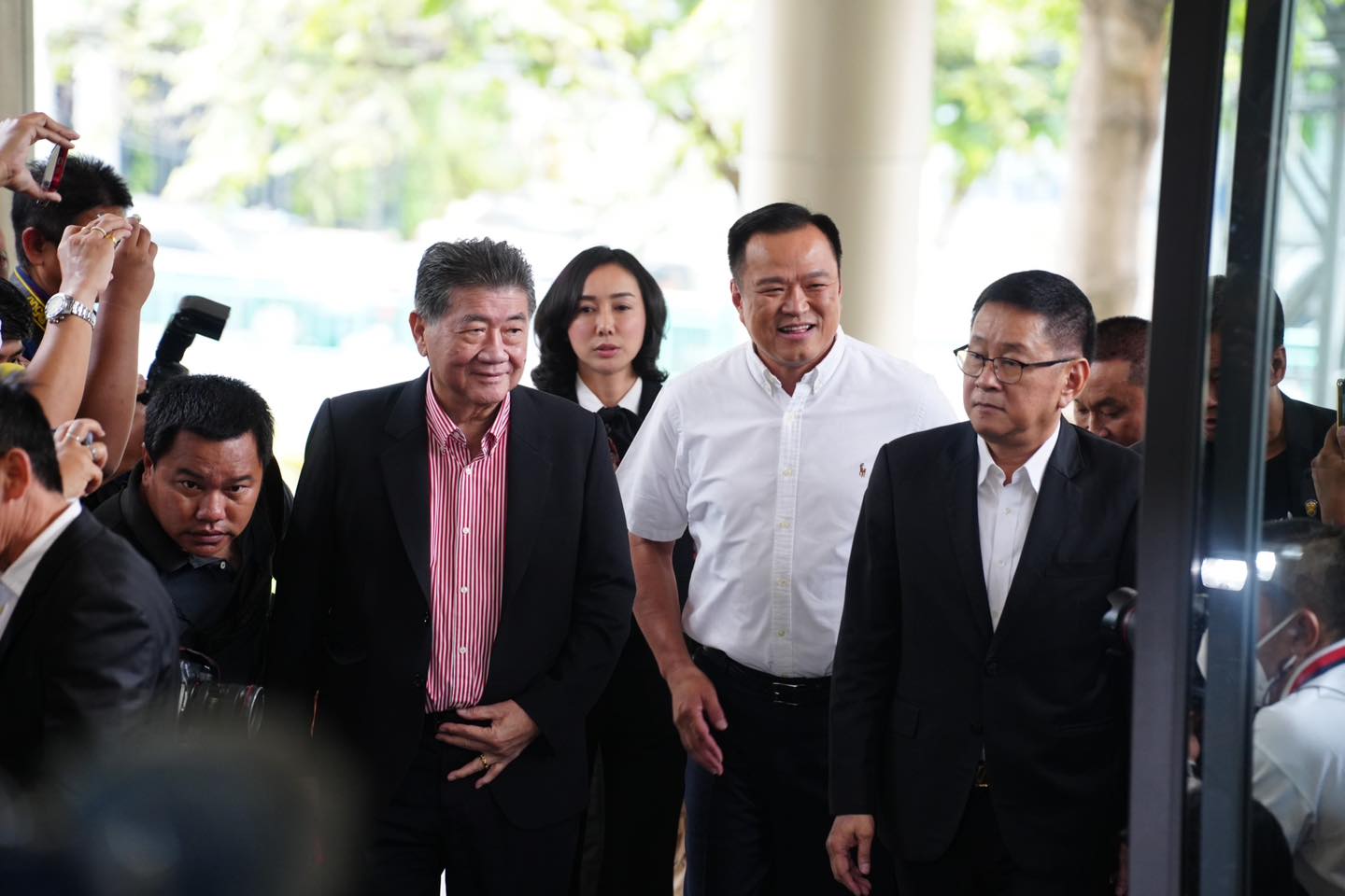  สะพัด! "เพื่อไทย" ใช้ฤกษ์ดีแถลงเปิดตัว "ขั้วรัฐบาลชุดใหม่" บ่ายสามโมงพรุ่งนี้ ที่รัฐสภา