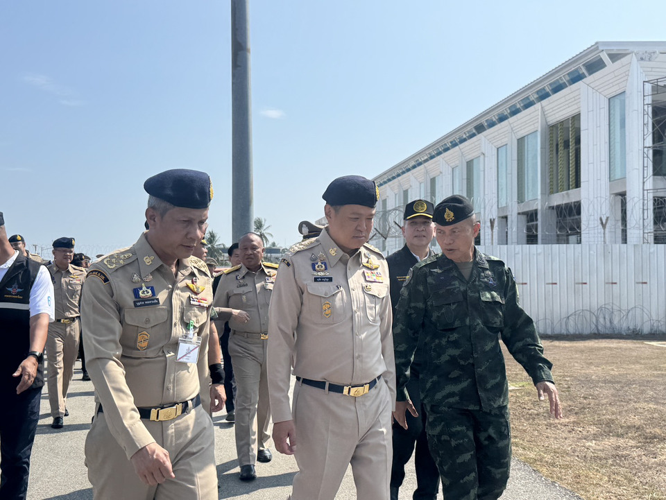 “นายกฯ” ถึงนราธิวาส " แม่ทัพภาค4" ต้อนรับ หลังดรามาเดือด ก่อนมอบนโยบายที่ ศอ.บต.
