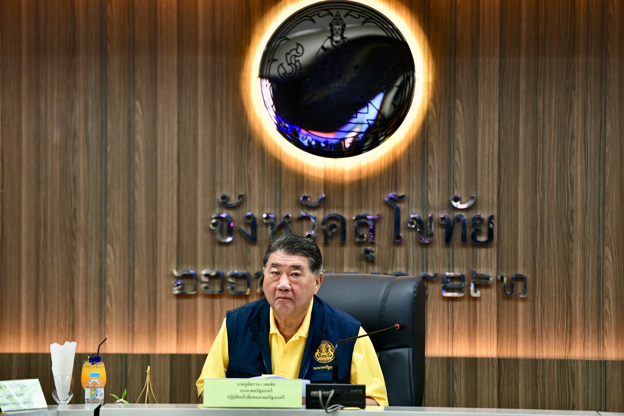 “ภูมิธรรม” ลุยสุโขทัยให้กำลังใจผู้ประสบภัยน้ำท่วม ขอเจ้าหน้าที่เฝ้าระวัง เผย ชงครม. ลดค่าน้ำ-ค่า เตรียมฟื้นแผนทำทางน้ำยุคยิ่งลักษณ์ 