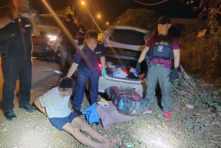 'ศุลกากรหนองคาย-นรข.บึงกาฬ'  ไล่ล่าเก๋งขนยาบ้า 6 แสนเม็ดข้ามจังหวัด