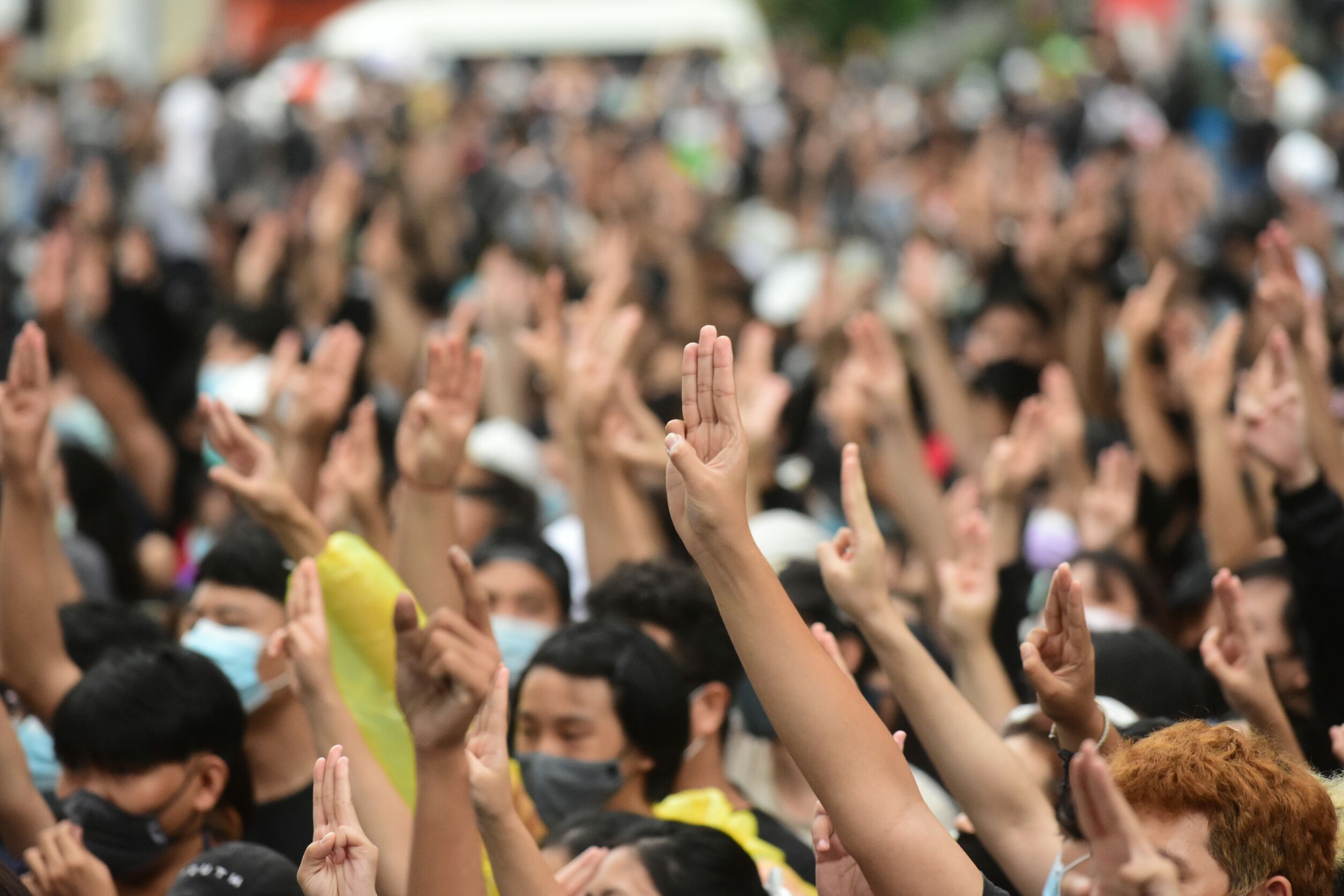 ม็อบนัดรวมพลบ่ายสามโมงทุกสถานีรถไฟฟ้า