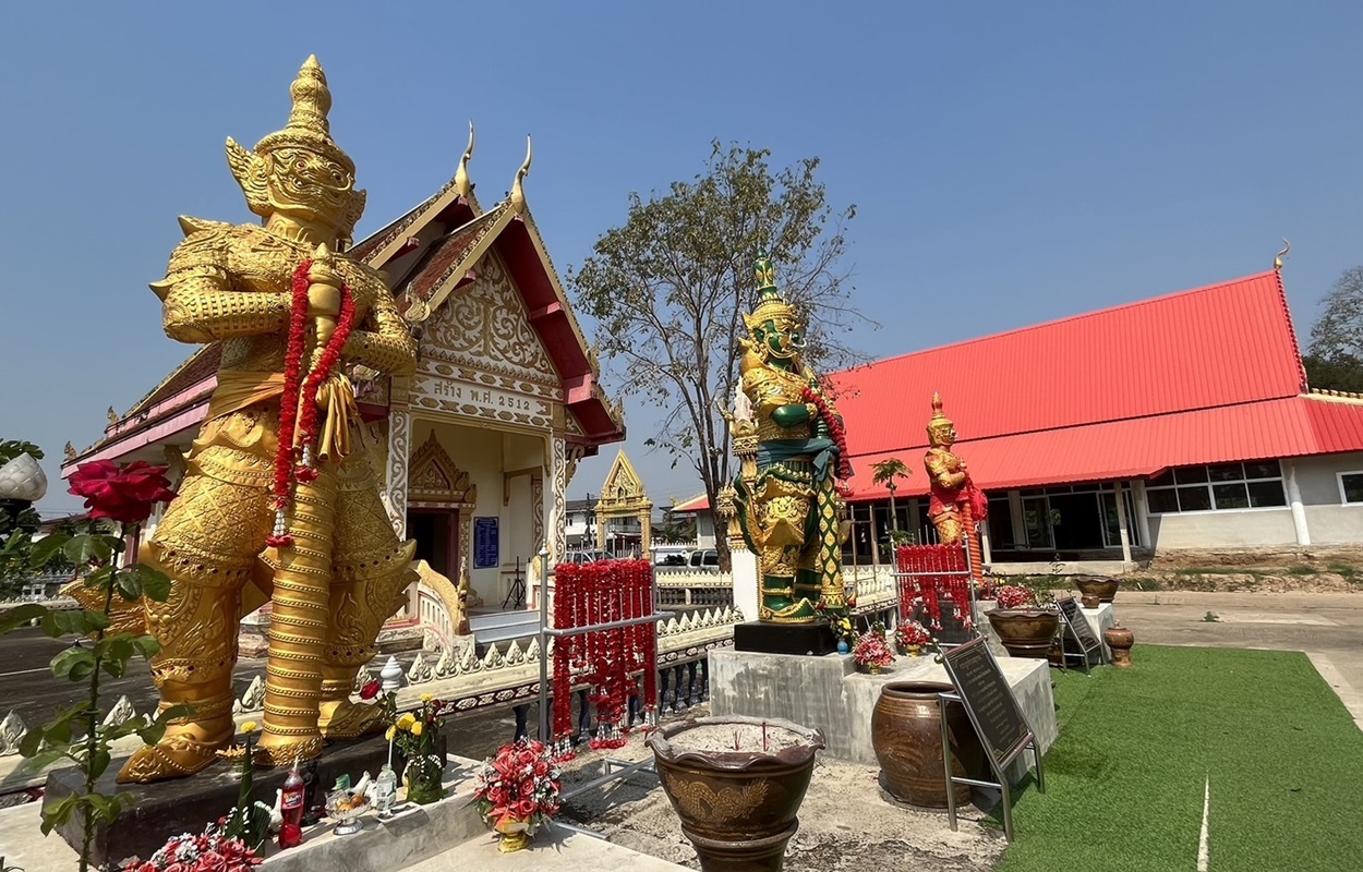 นครพนมปังไม่หยุด สายมูลุ้นเลขมงคลท้าวเวสสุวรรณวัดดัง กับเลขพญานาคสองฝั่งโขง