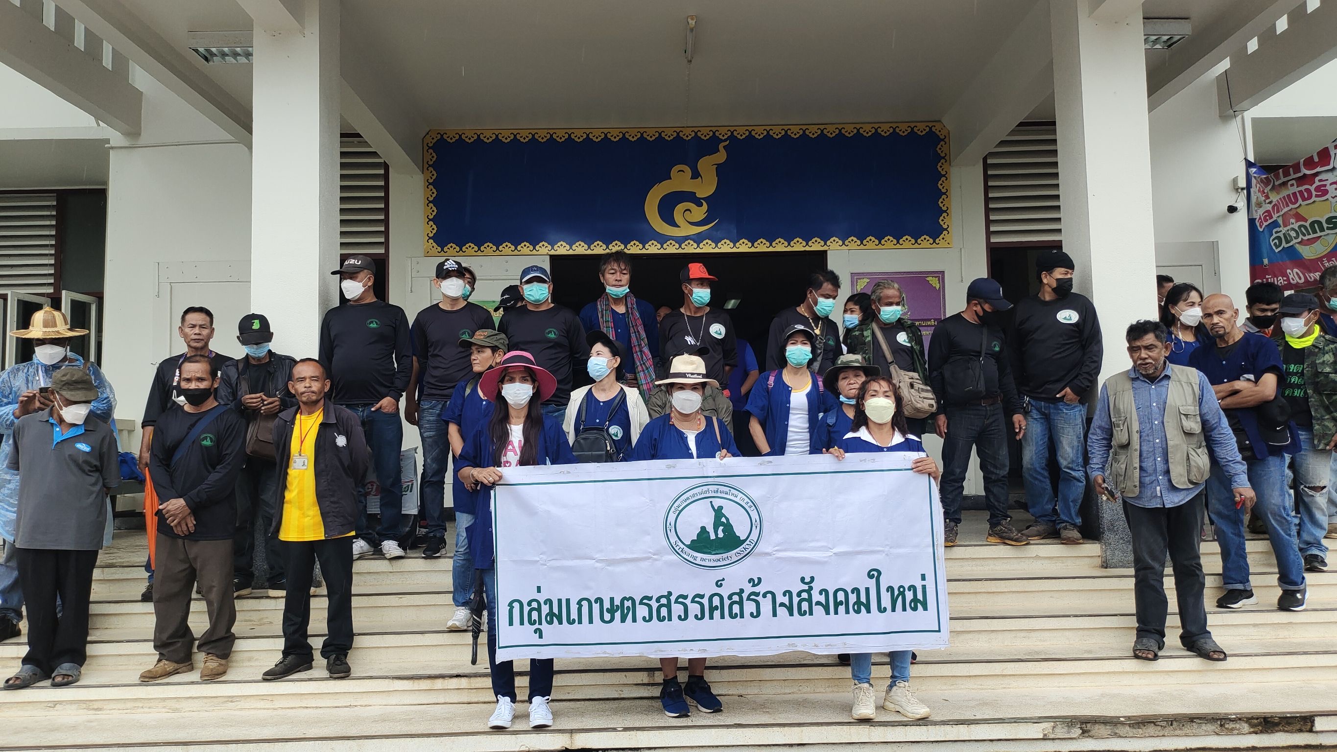 ม็อบสวนปาล์ม จ.กระบี่ ยื่นหนังสือผู้ว่าฯ ขอเข้ามีส่วนร่วมในการปฏิรูปที่ดินหมดสัญญาสัมปทาน