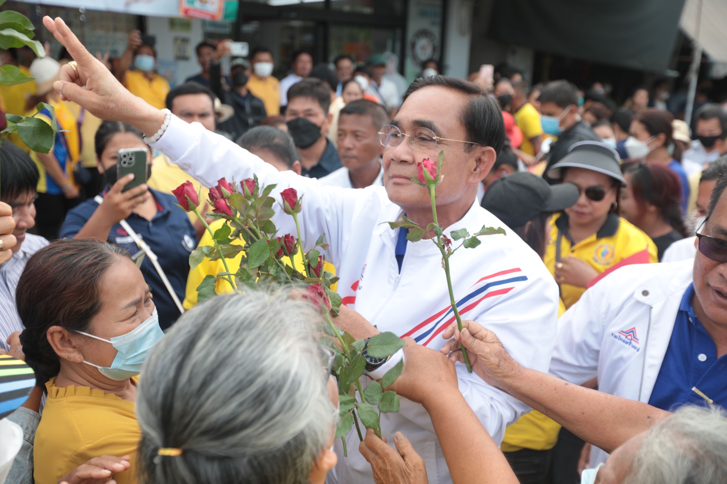 “ลุงตู่” หาเสียงชุมพร ปลุกพลังเงียบใช้สิทธิ์ เลือกรทสช. ลั่นเป็นรัฐบาลทุกอย่างดีขึ้นแน่นอน