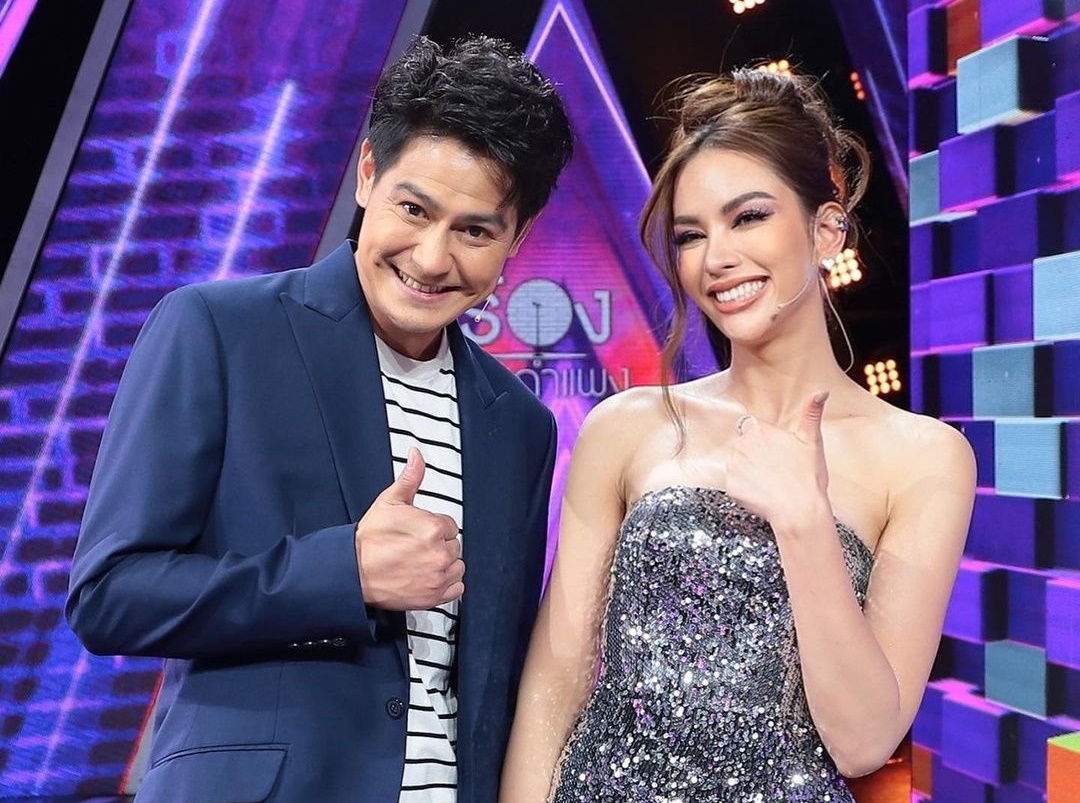"แอนนา เสือ" กรี๊ดลั่นเจอไอดอลวัยเด็กในรายการร้องข้ามกำแพง