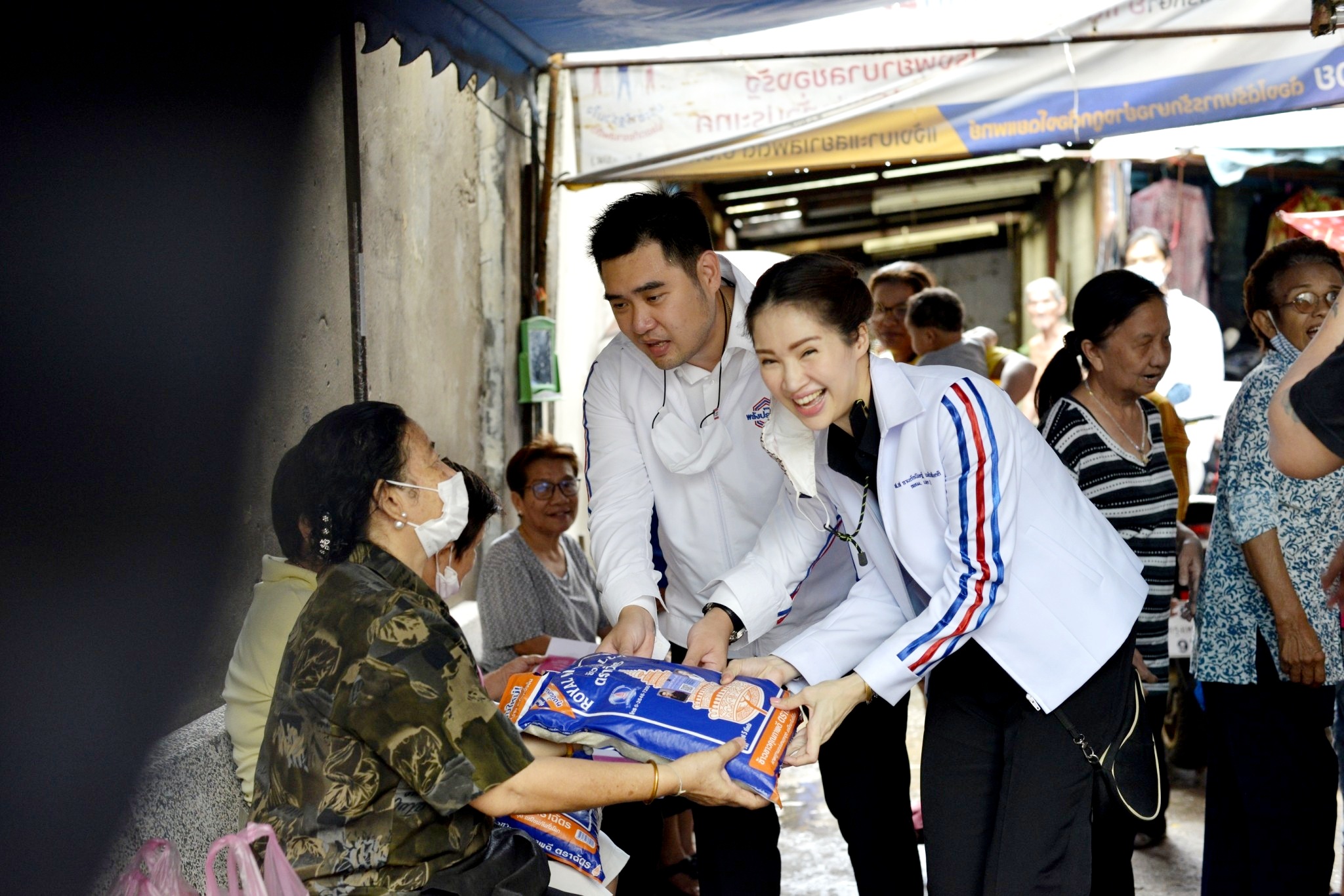 พปชร.เปิดตัวส.ก.ซีอีโอ "ตั้ม" ว่าที่ผู้สมัครเขตสัมพันธวงศ์ ลั่นขออาสาทำงานเพื่อปชช.-พัฒนาพื้นที่เกิด