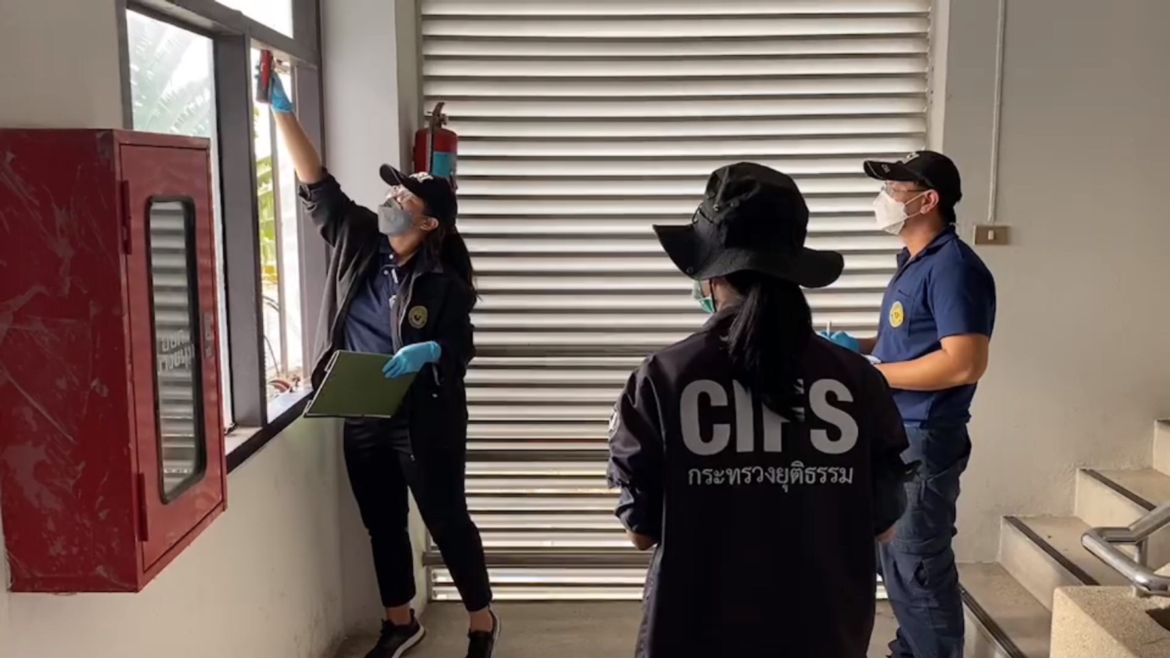 สลด!สาวคดียาเสพติดดิ่งชั้น3โรงพักบางกรวยดับอนาถ ขณะตำรวจพาเดินลงพบพนักงานสอบสวน 