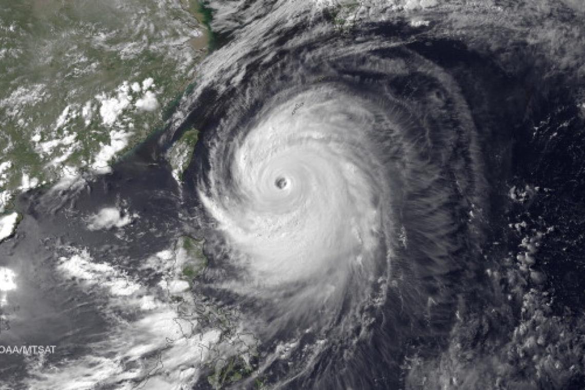 พายุฝนถล่ม "เมืองคอน" จมบาดาล โรงเรียน-บ้าน-สวนยางเสียหายยับ โคราชประกาศเตือนภัย 11 อำเภอ