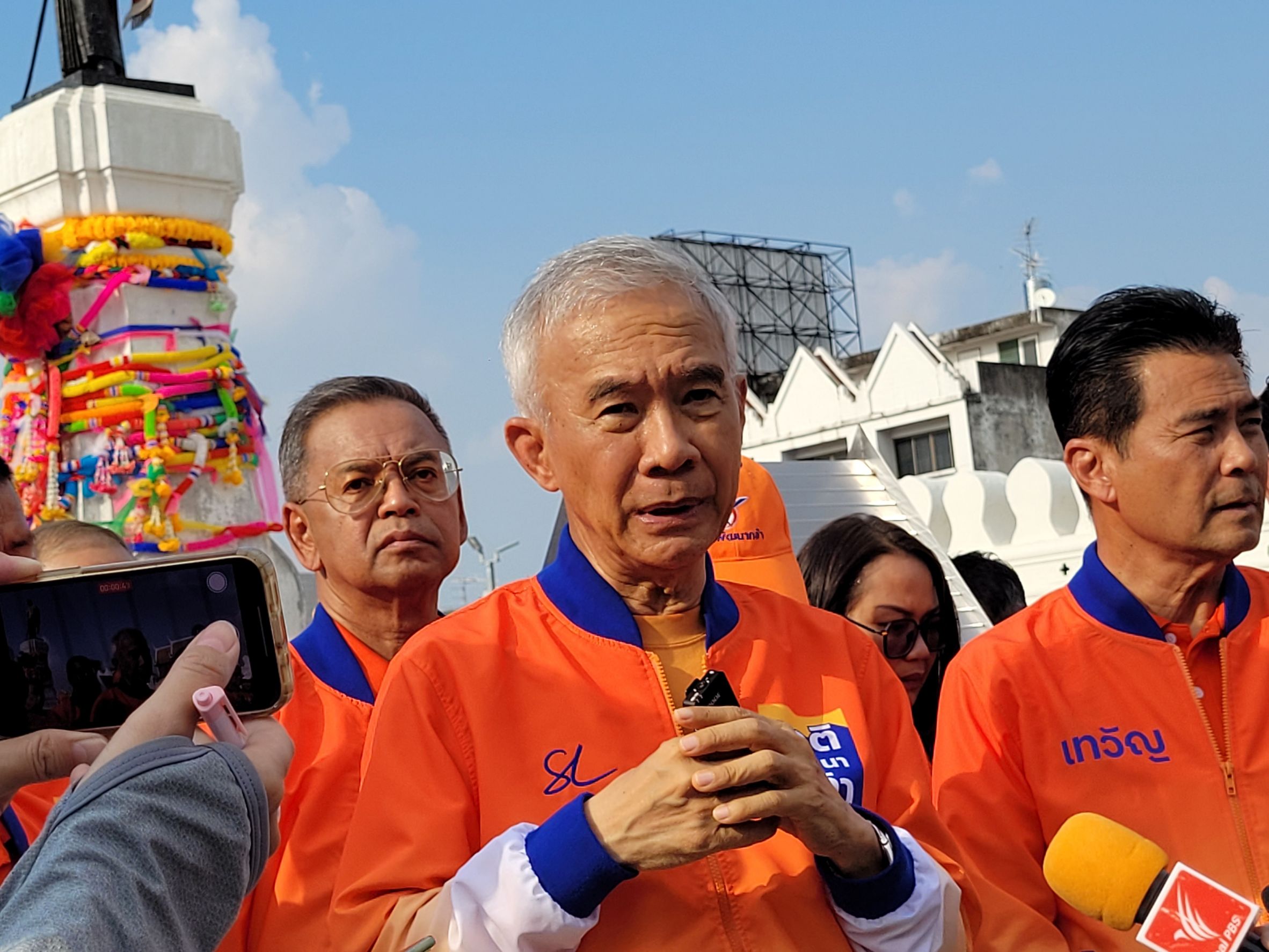 "สุวัจน์" หนุนพรรคอันดับหนึ่งตั้งรัฐบาล ยันขพก.นิยมการเมืองมีเสถียรภาพ สร้างความเชื่อมั่น เดินหน้าแก้เศรษฐกิจ -ประเทศ