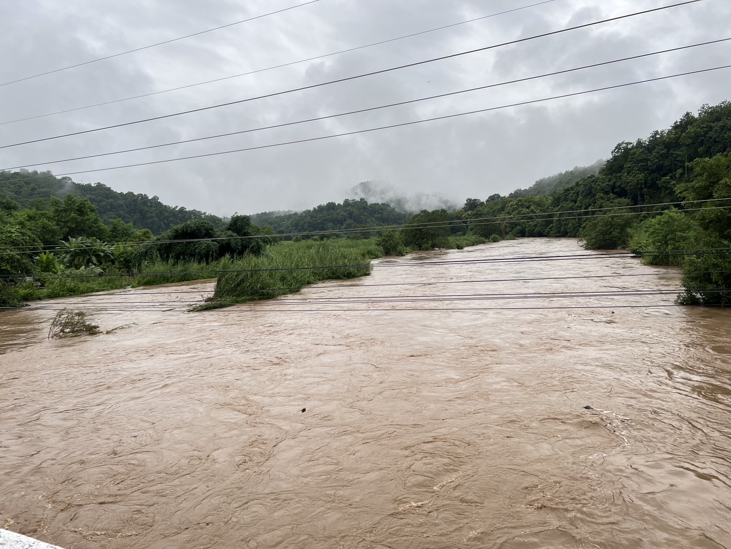 ฝนตกหนักต่อเนื่อง ระดับน้ำในแม่น้ำปาย เพิ่มสูงในระดับวิกฤติ