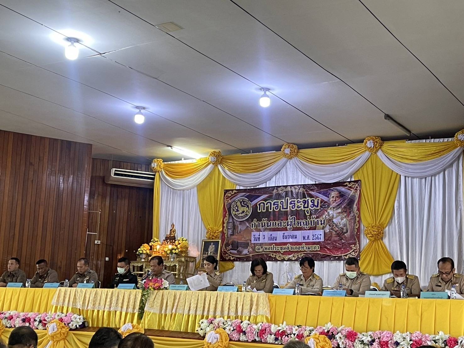 นอภ.ท่ามะกาประชุมปะำเดือนมอบนโยบายพร้อมชมเชยการทำงานของกำนัน-ผู้ใหญ่บ้าน ต.หนองลาน