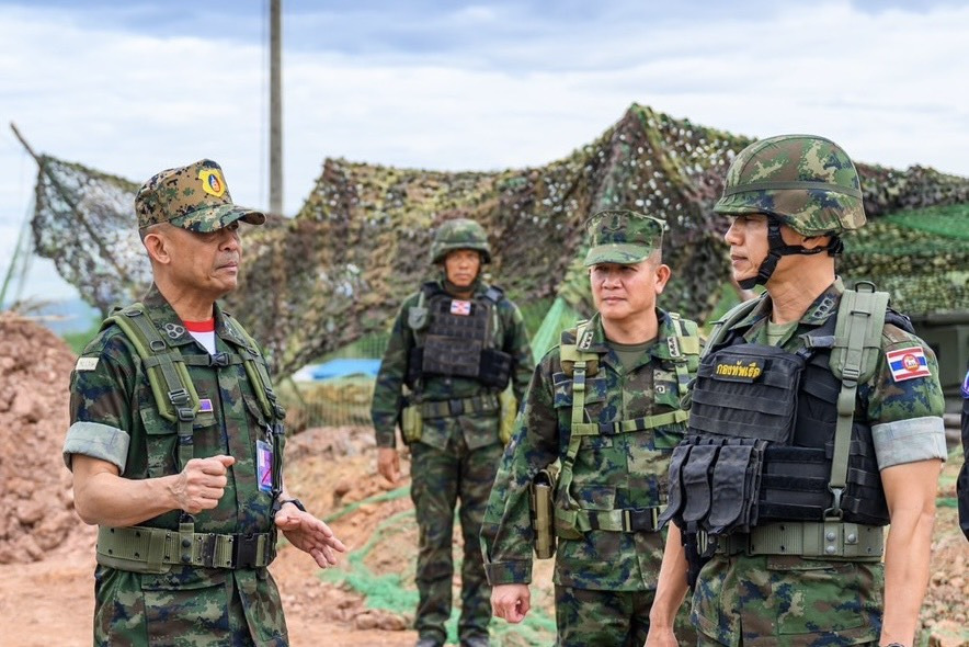 ผบ.กปช.จต. ตรวจแนวรบตราด ย้ำความพร้อมที่มั่นตั้งรับ “เมื่อรบ ต้องชนะ”