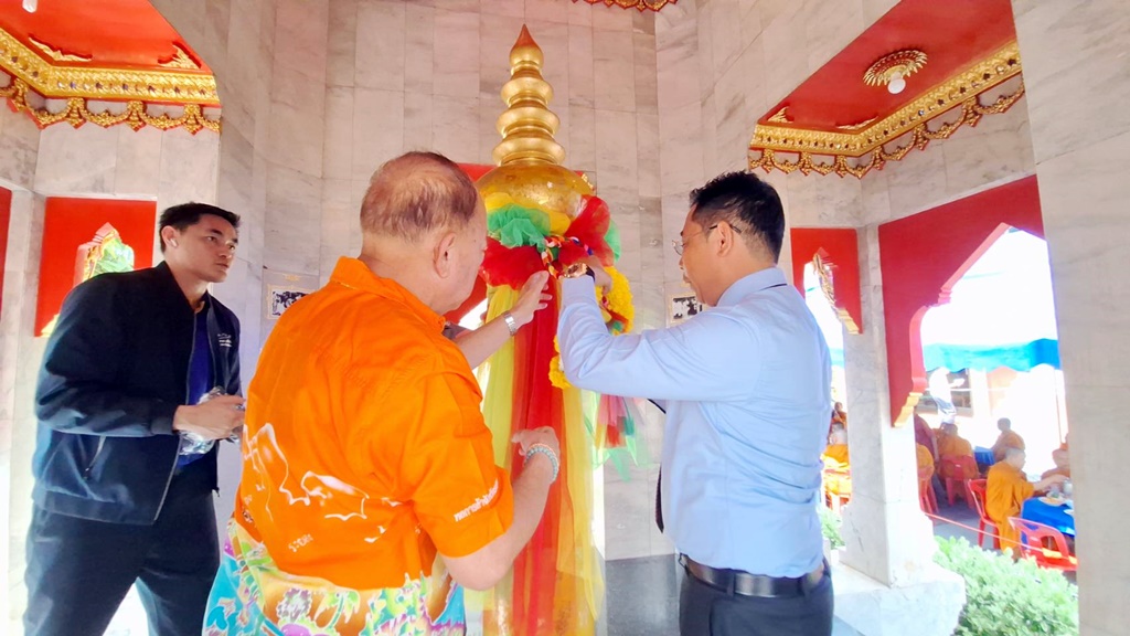 พ่อเมืองระยอง ทำบุญศาลหลักเมือง เนื่องในเทศกาลสงกรานต์ เพื่อความเป็นสิริมงคล 