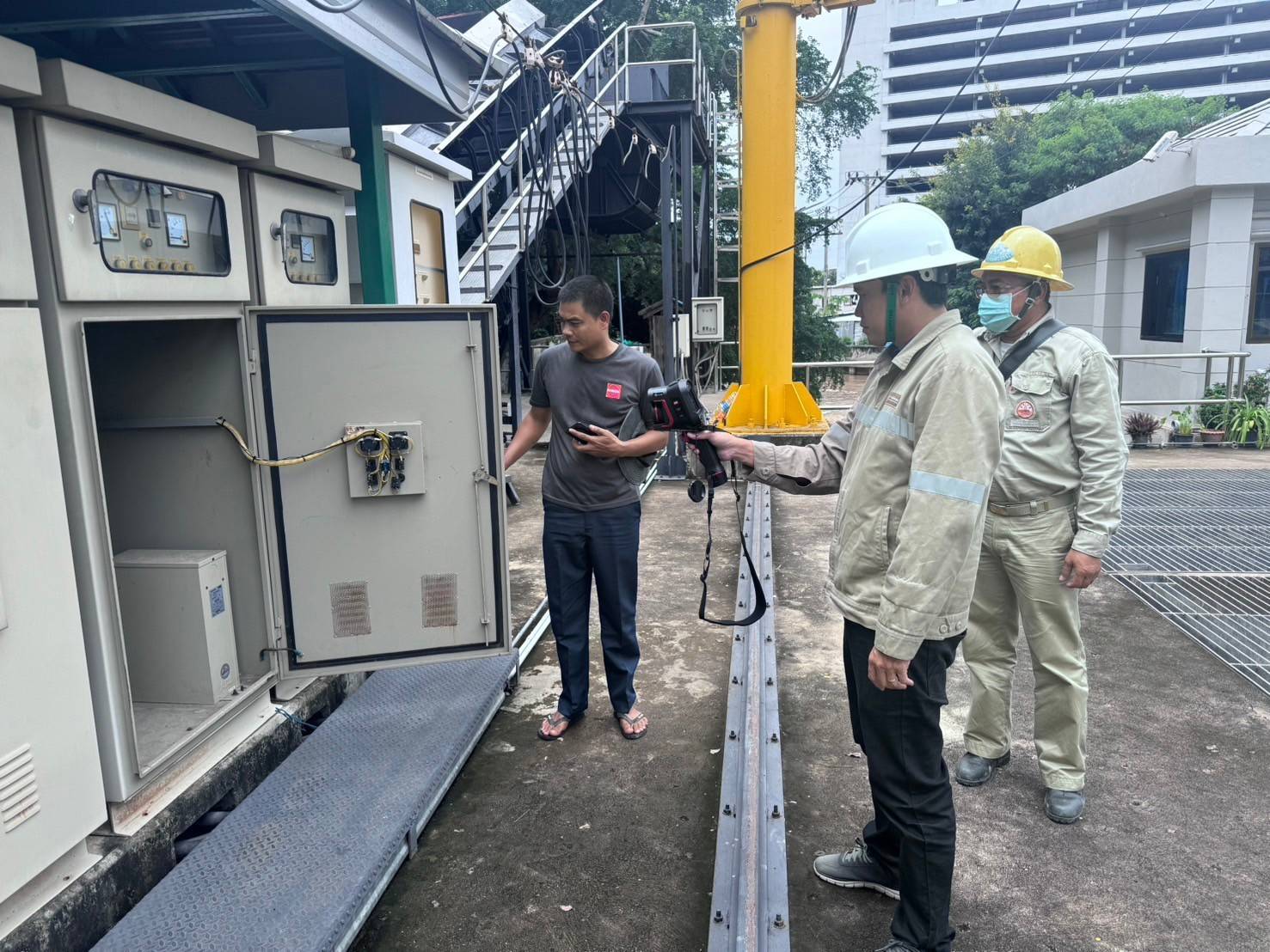 MEA ลงพื้นที่ต่อเนื่อง ตรวจสอบความปลอดภัยระบบไฟฟ้าของสถานีสูบน้ำในช่วงฤดูฝน