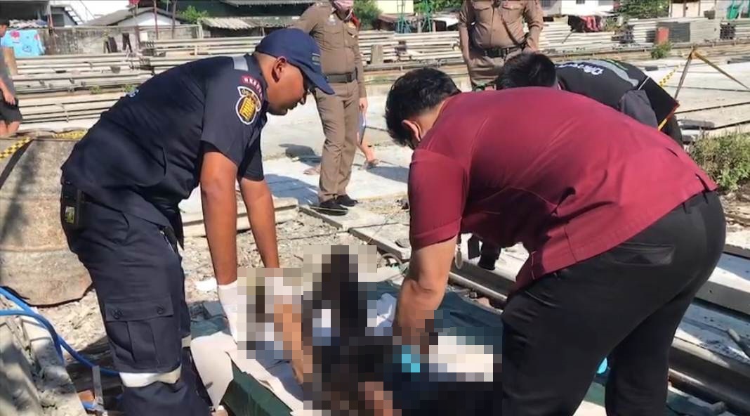 สลดเฒ่าวัย71วูบล้มทับกองไฟเผาขยะถูกไฟคลอกดับ