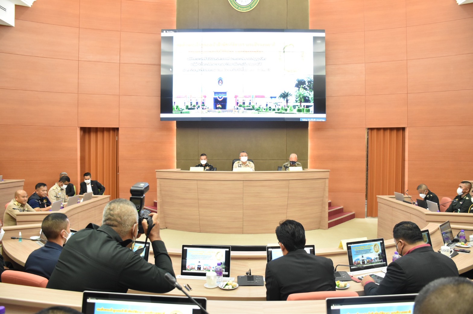 สุราษฎร์ธานี จัดการประชุมและแถลงแผนถวายความปลอดภัย สมเด็จพระเจ้าลูกเธอ เจ้าฟ้าพัชรกิติยาภาฯ  เสด็จแทนพระองค์ไปในการพระราชทานปริญญาบัตร
